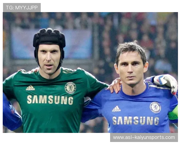 阿森纳在训练中加强门将与中后场的短传衔接练习