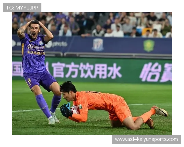 天津津门虎边后卫套上助攻,外脚背回敲制造射门空间 天津津门虎边后卫套上助攻,外脚背回敲制造射门空间