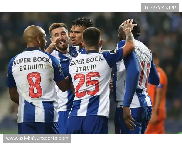 本泽马沙特新月展现强大进攻力，首场大胜